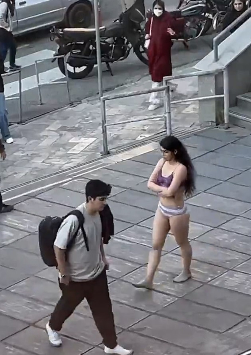 Çırılçıplak soyunmuştu: İranlı genç kadının son hali gündem oldu - Resim : 6