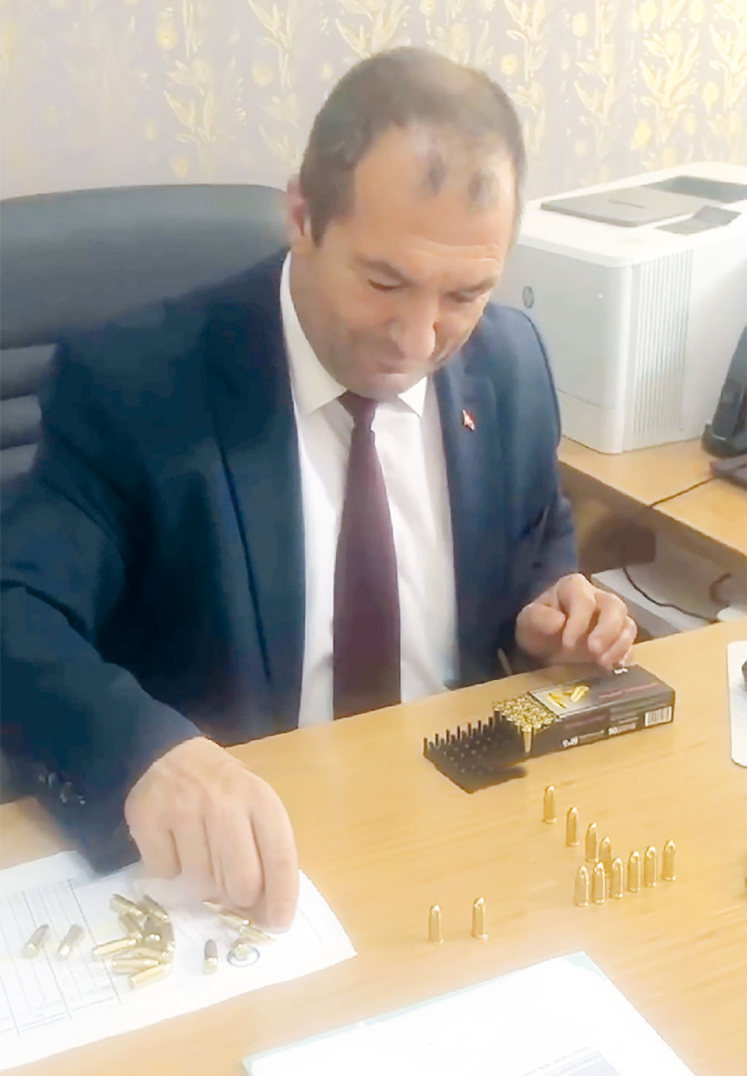 ‘Oturan Boğa’dan makamda mermi şov - Resim : 3
