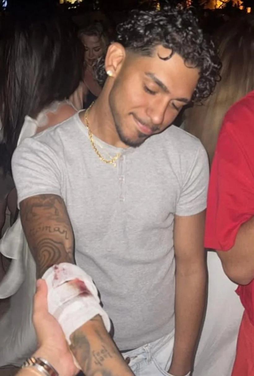 Şarkıcı Tarık Mengüç'ün oğlu trafik kazası geçirdi - Resim : 1