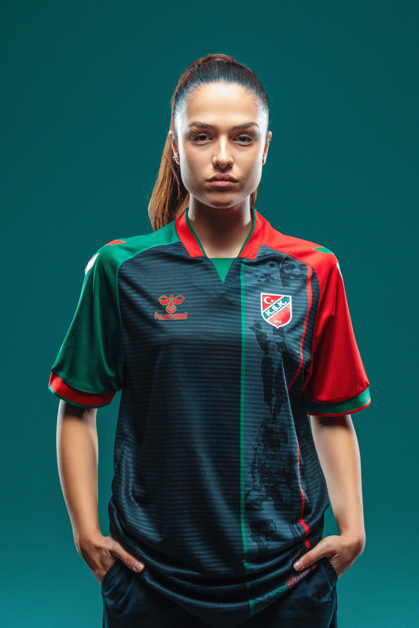 Karşıyaka’dan Atatürk ve Zübeyde Hanım'lı forma - Resim : 1