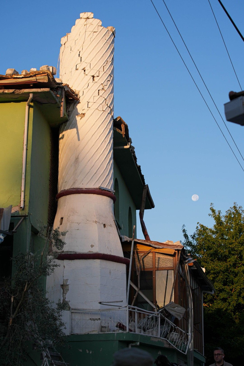 Balıkesir Sındırgı depreminden can yakan kareler - Resim: 38