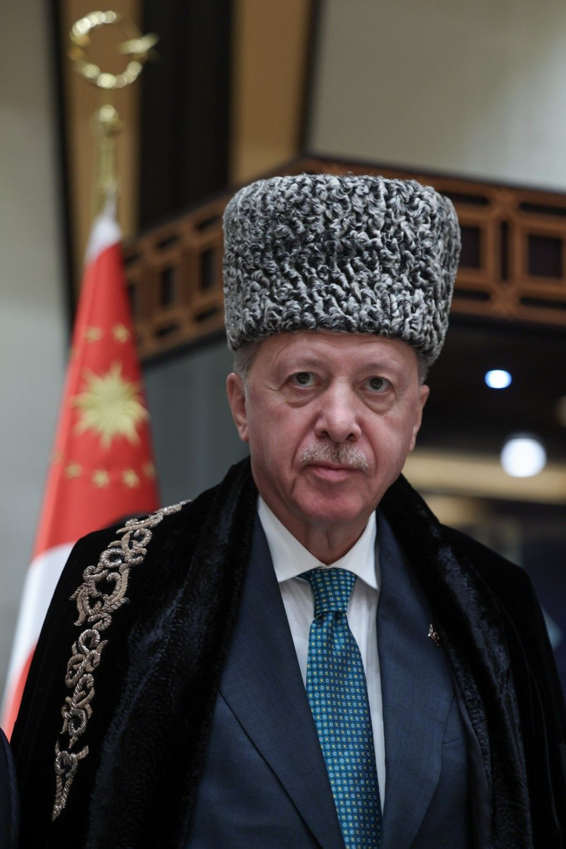 Erdoğan'a Kafkas kalpağı, han kaftanı - Resim: 1