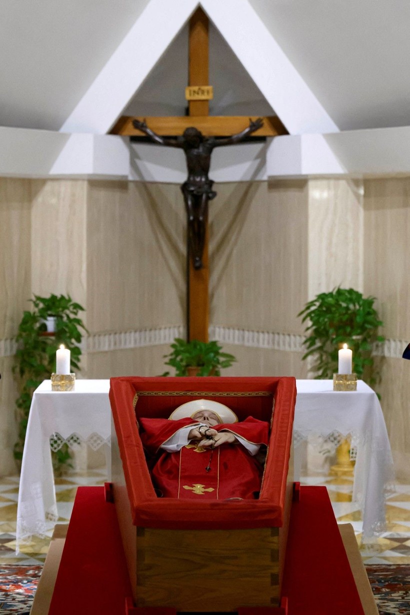 Papa Francis'in naaşı açık tabuta yerleştirildi - Resim: 5