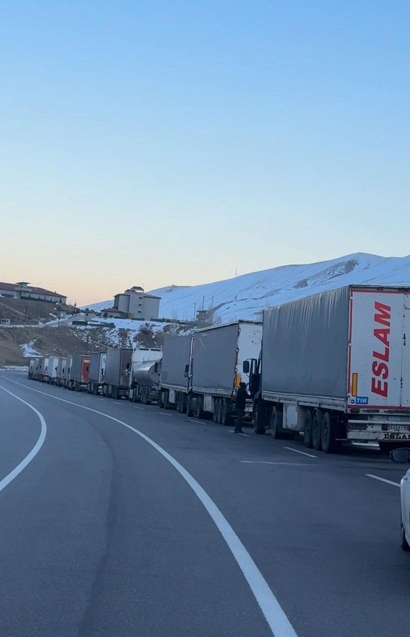 Türkiye-İran sınırında 10 kilometrelik TIR kuyruğu - Resim: 7