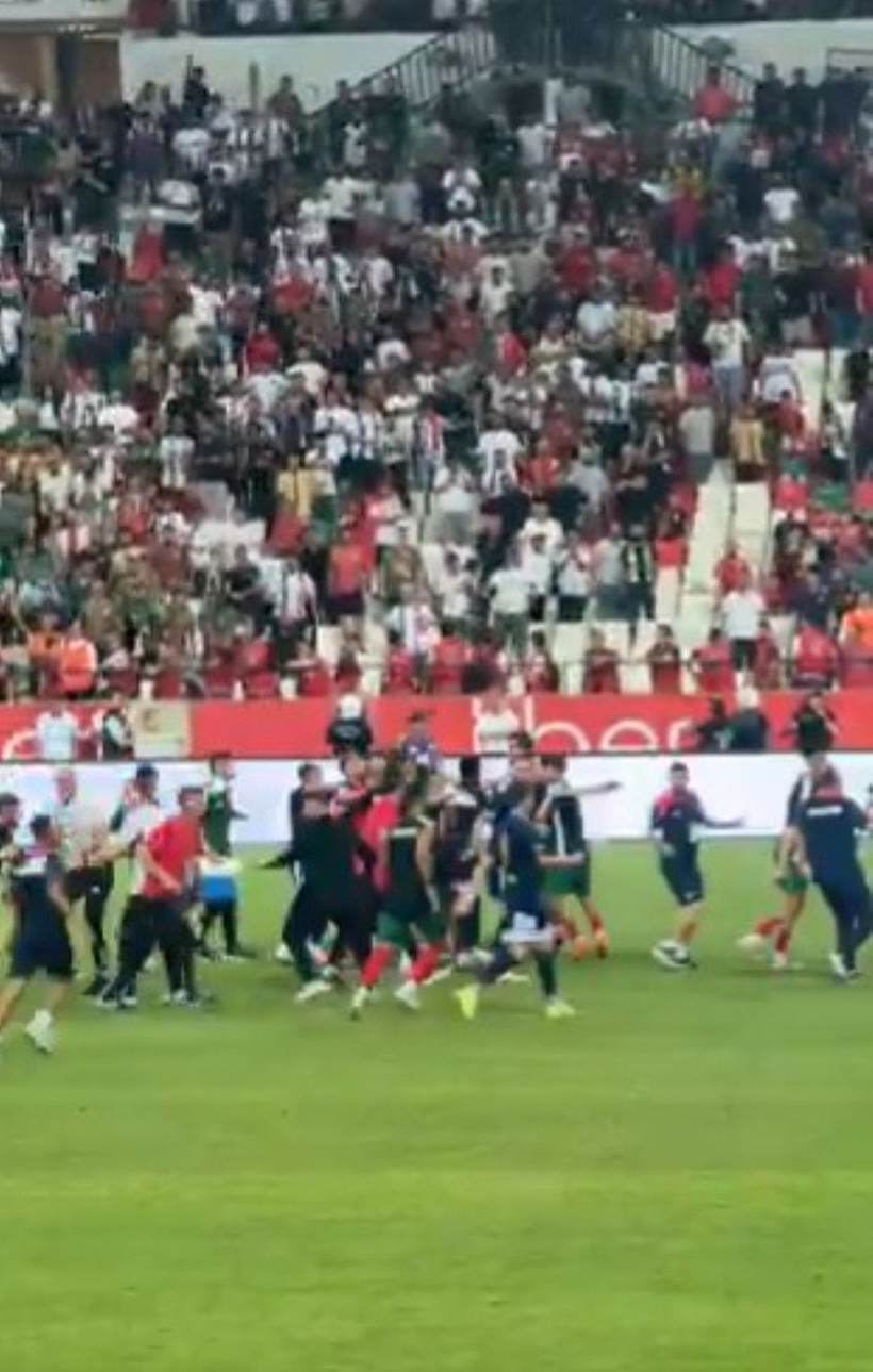Diyarbakır’da olaylı maç: Amed-Erzurum karşılaşmasında ortalık karıştı - Resim: 7