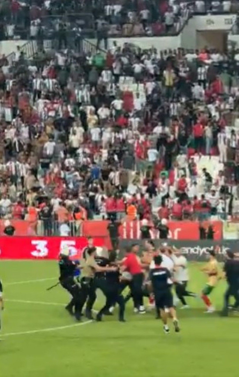Diyarbakır’da olaylı maç: Amed-Erzurum karşılaşmasında ortalık karıştı - Resim: 8