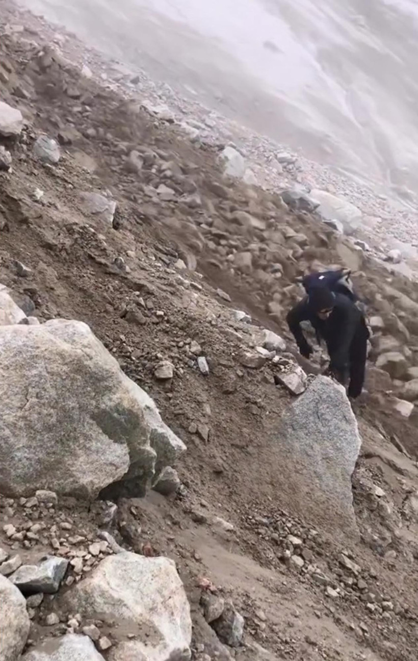 Ağrı Dağı'nda korku dolu anlar. Arkadaşının bağırmasıyla facia önlendi - Resim : 1