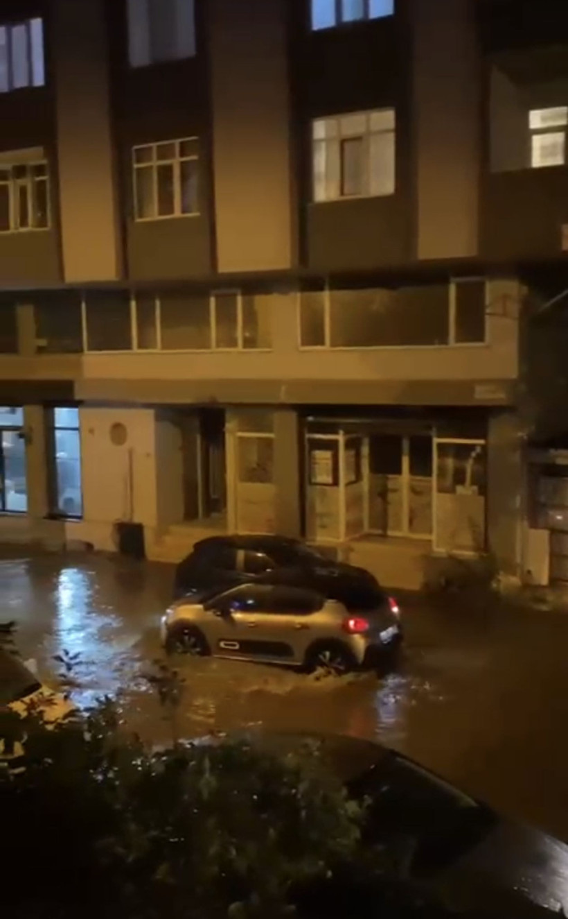 Maltepe ve Üsküdar'da caddeleri su bastı - Resim: 3