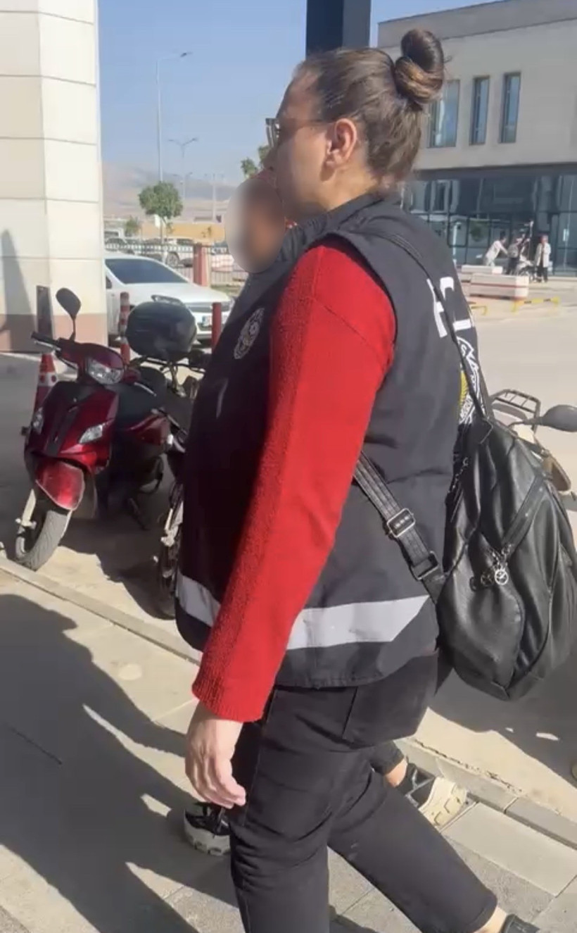Çöpte karnını doyurmaya çalışan kediye taşla saldırdı - Resim : 4