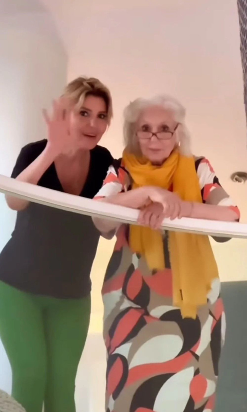 Ünlüler annelerini unutmadı: İşte o duygusal paylaşımlar - Resim: 6