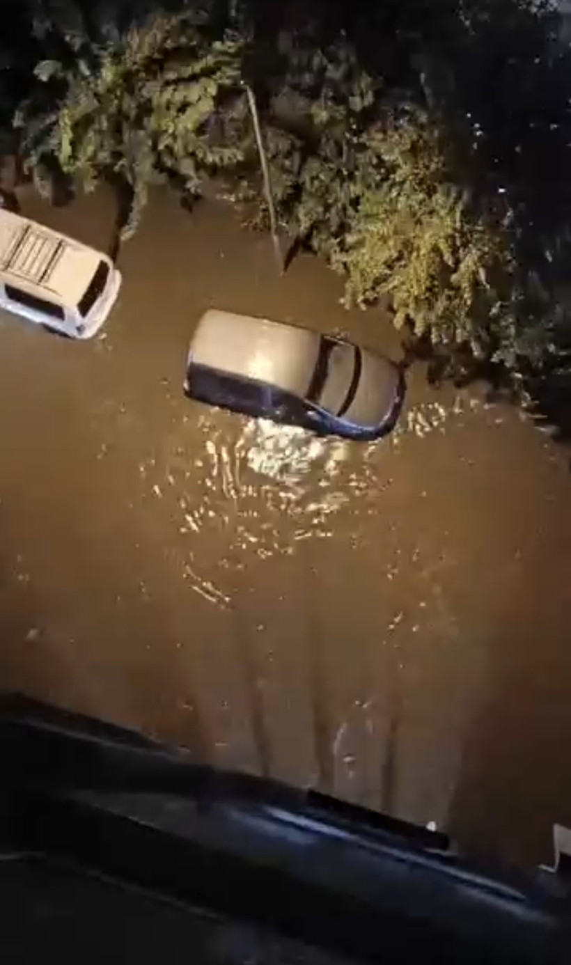 Maltepe ve Üsküdar'da caddeleri su bastı - Resim: 2