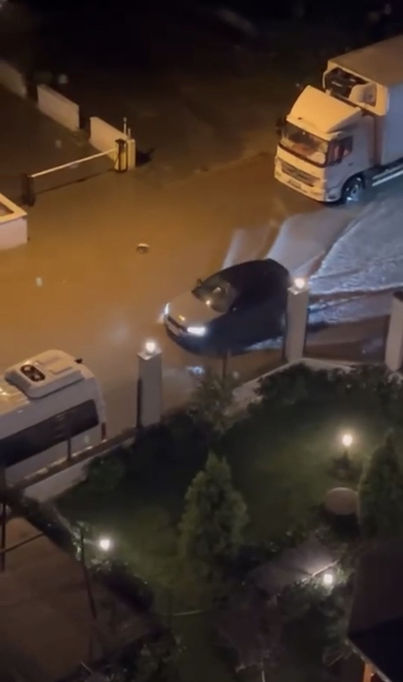 Maltepe ve Üsküdar'da caddeleri su bastı - Resim: 4