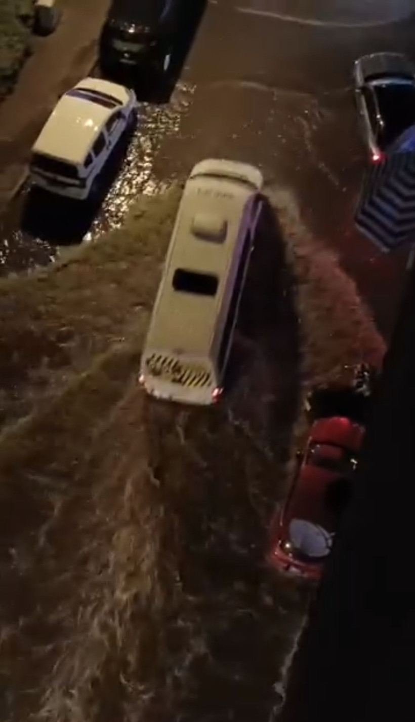 Maltepe ve Üsküdar'da caddeleri su bastı - Resim: 1