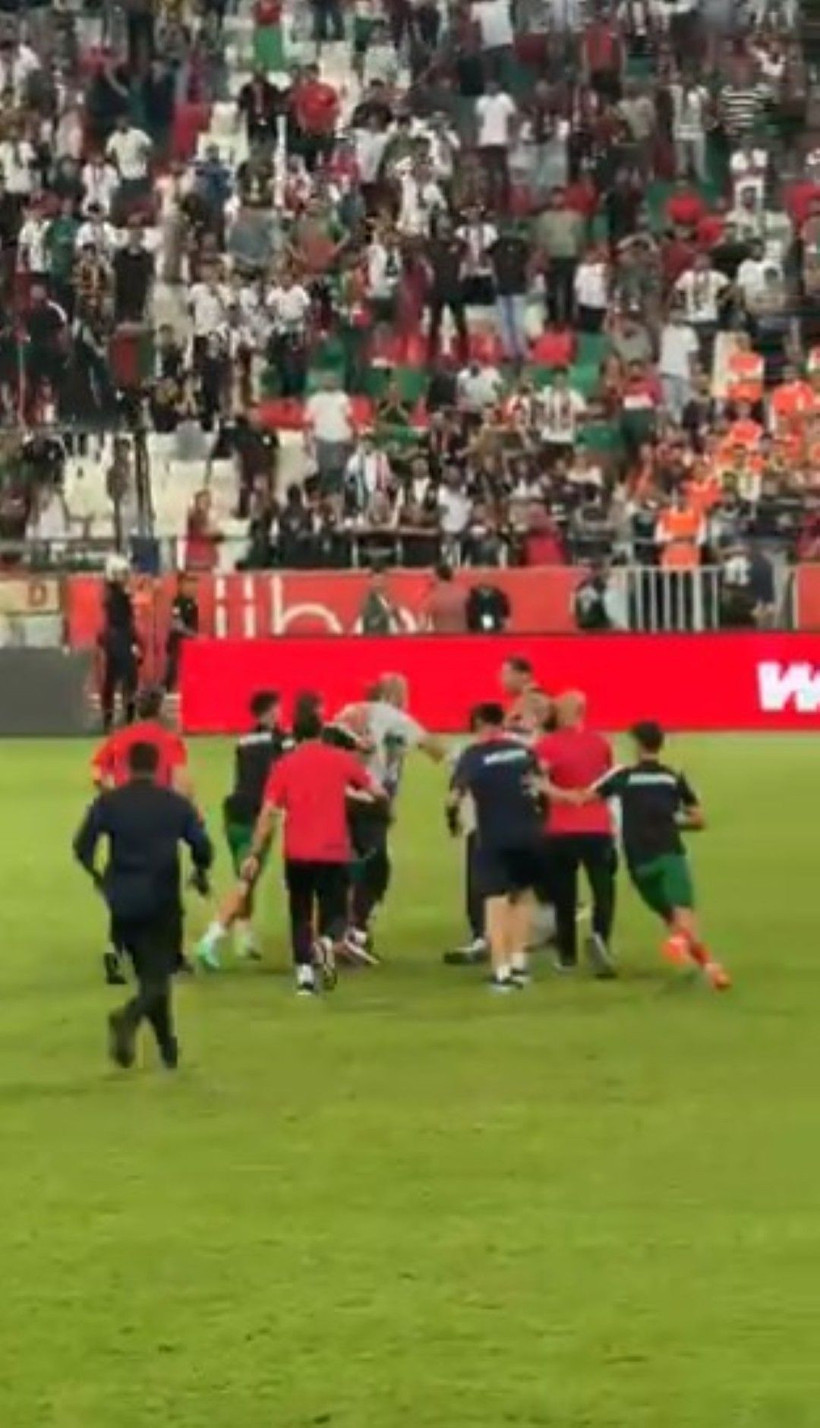 Diyarbakır’da olaylı maç: Amed-Erzurum karşılaşmasında ortalık karıştı - Resim: 6