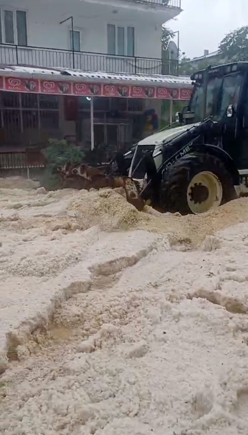 Birçok kenti yağış vurdu: Hayat durma noktasına geldi - Resim: 42