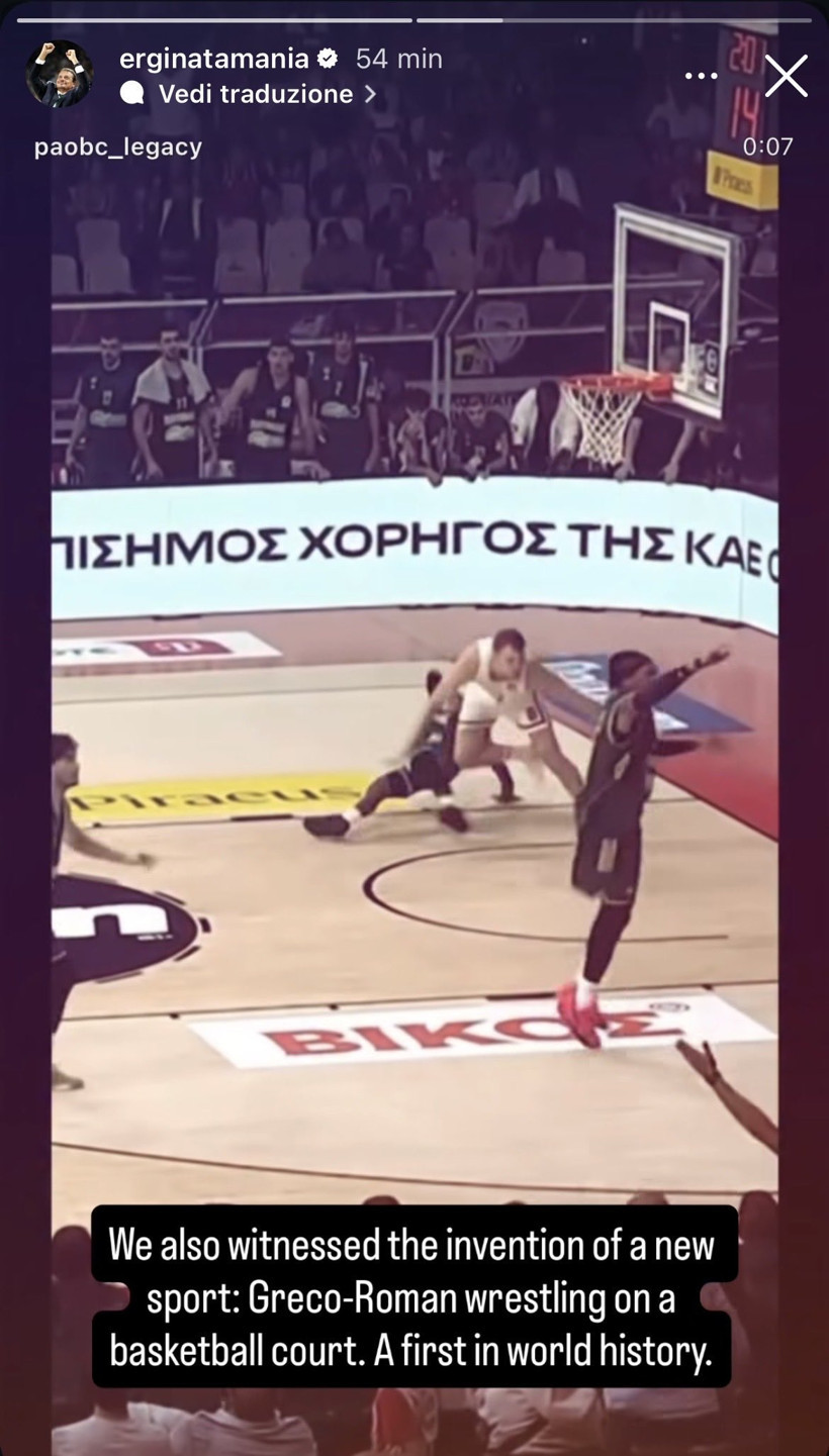 Ergin Ataman derbinin hakemlerine yüklendi: ‘Dünya tarihinde bir ilk’ - Resim : 1