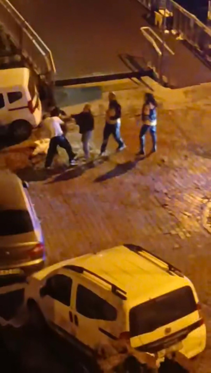 Yardım istediği sağlıkçılara saldırdı, serbest bırakıldı: 'Size kurşun sıktırırım' - Resim : 1