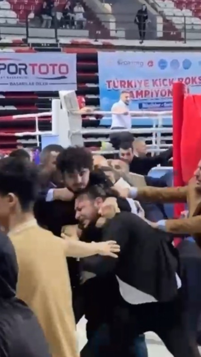 Kick Boks Şampiyonası'nda ortalık karıştı: 4 hakem yaralandı, 5 kişi gözaltına alındı - Resim : 2