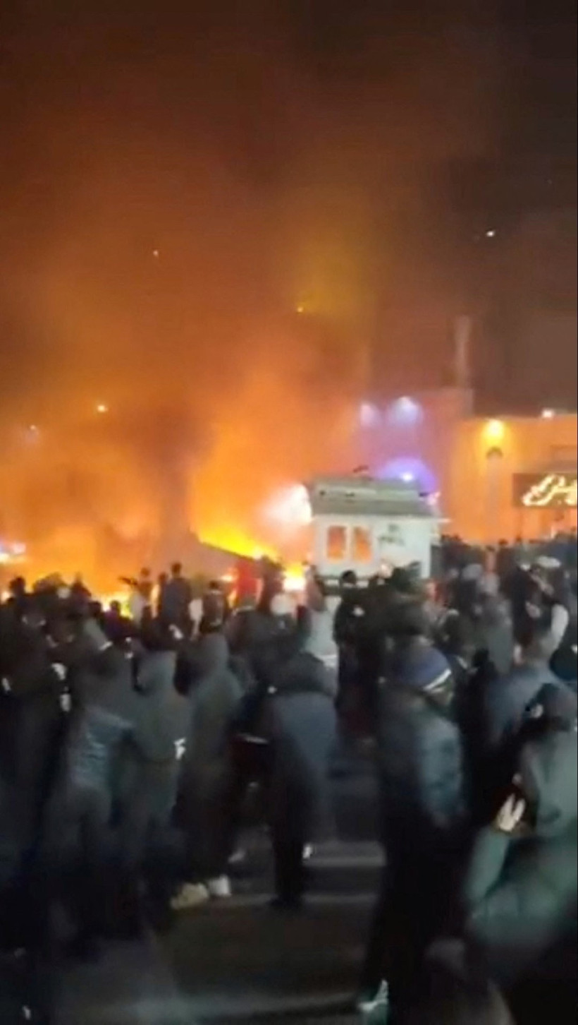 İran'da gösteriler büyüyor: Binlerce kişi sokakta, can kaybı artıyor - Resim : 1