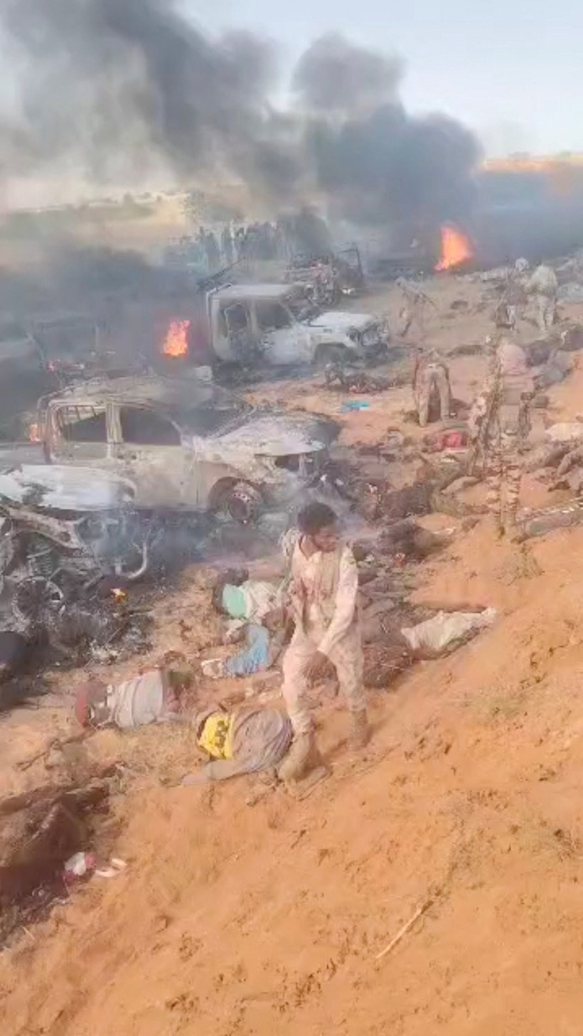 Dünyanın en korkunç insani krizi: Soykırımı gizlemek için cesetleri yakıyorlar - Resim : 2