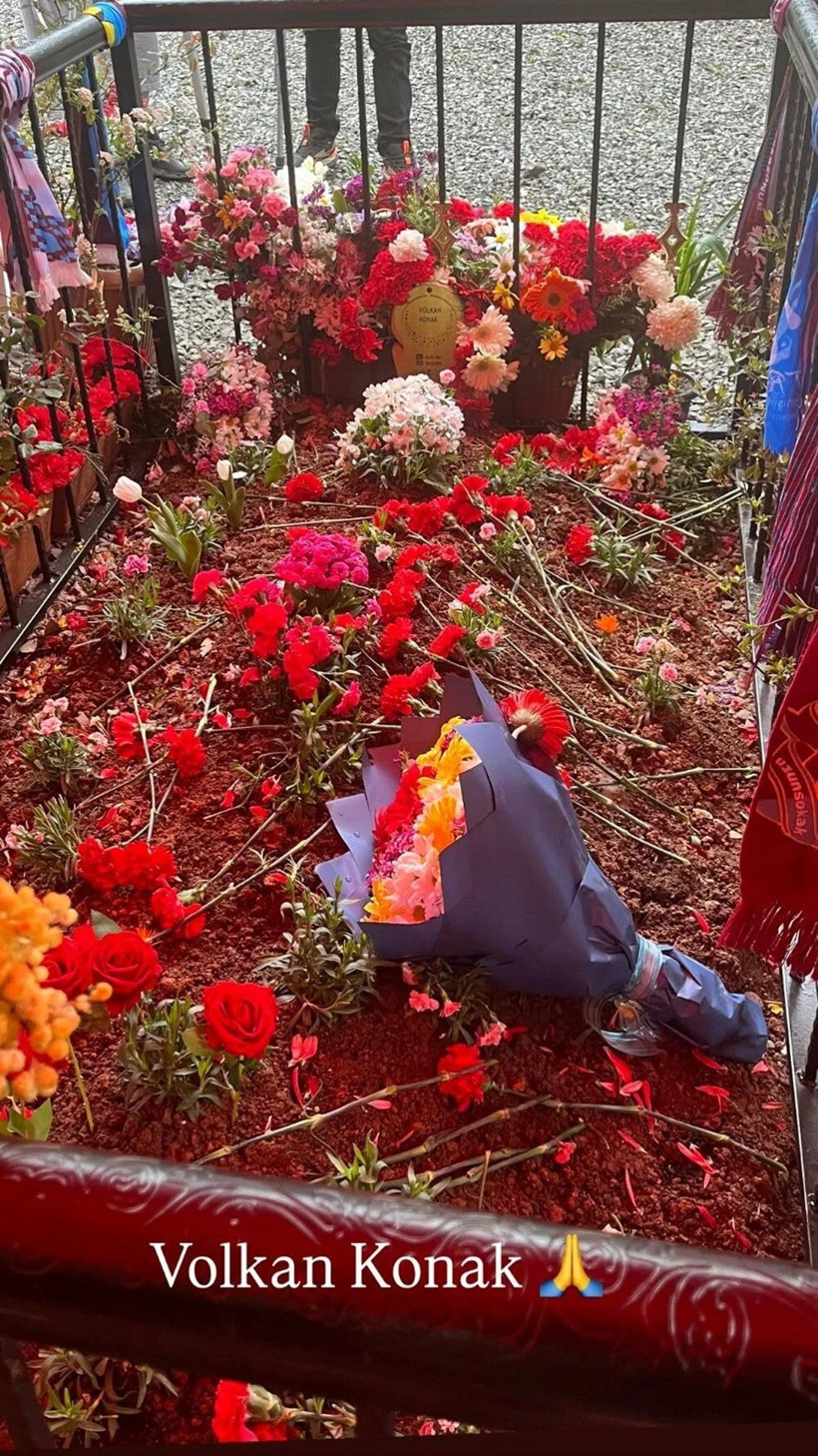 Funda Arar Volkan Konak’ın mezarından paylaştı: Güzel kalbin hep bizimle kalacak - Resim : 1