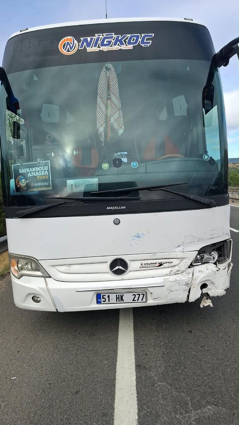 Bolu'da zincirleme kaza: &Ouml;l&uuml; ve yaralılar var - Resim : 1