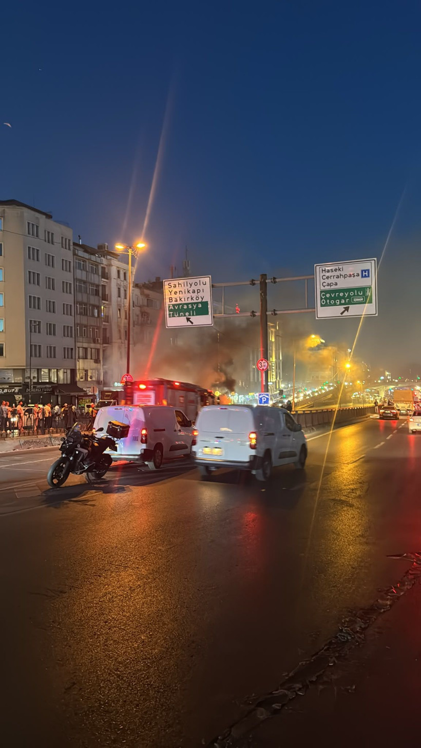 Beyazıt'ta araç yangını - Resim: 5
