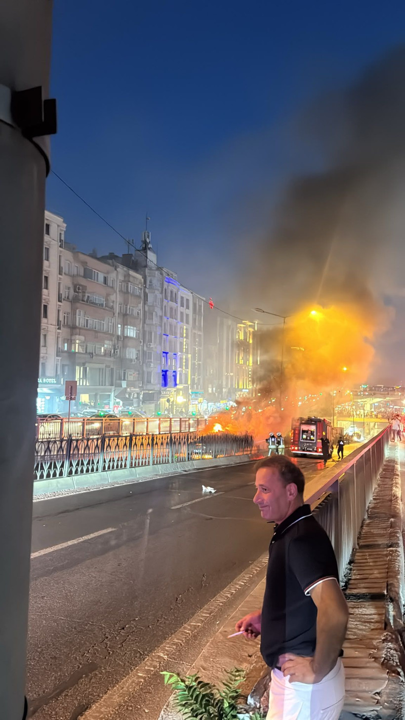 Beyazıt'ta araç yangını - Resim: 3