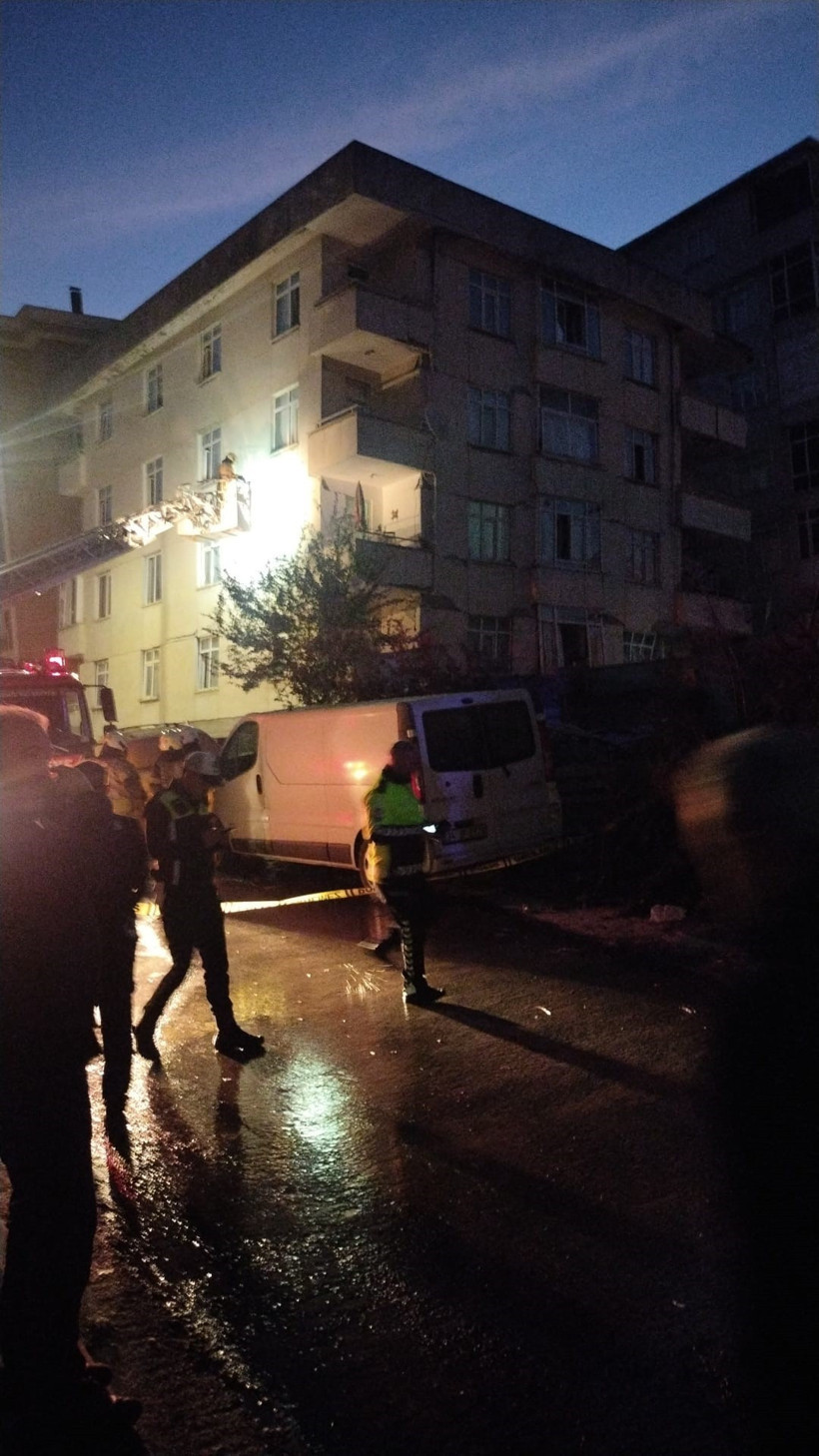 Maltepe'de 7 katlı binada çökme - Resim : 1