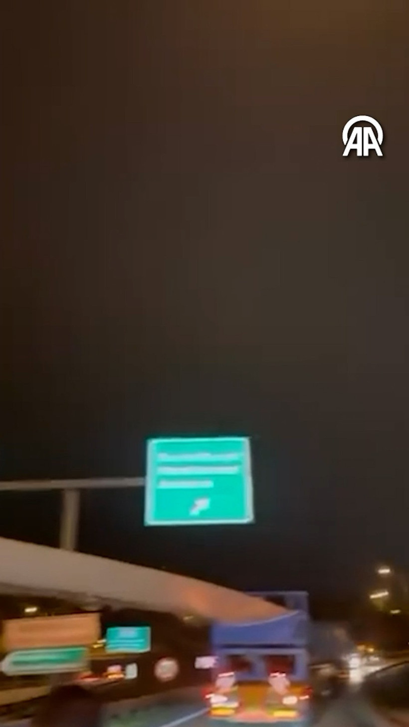 Paralı yolda r&uuml;zgar t&uuml;rbini kanadı otob&uuml;s&uuml;n i&ccedil;ine girdi - Resim : 2