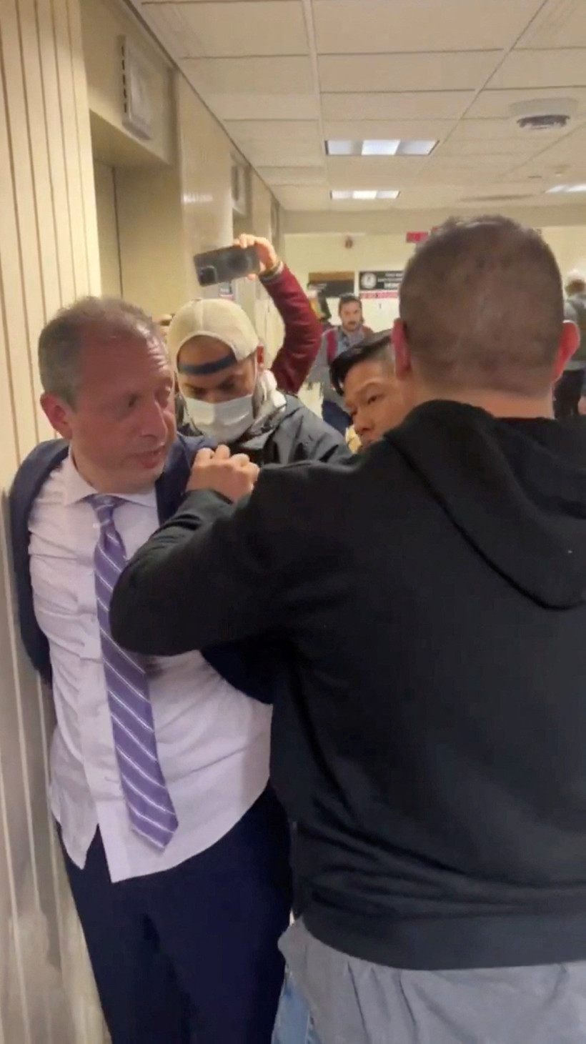 Belediye başkanı adayı yaka paça gözaltına alındı - Resim : 1