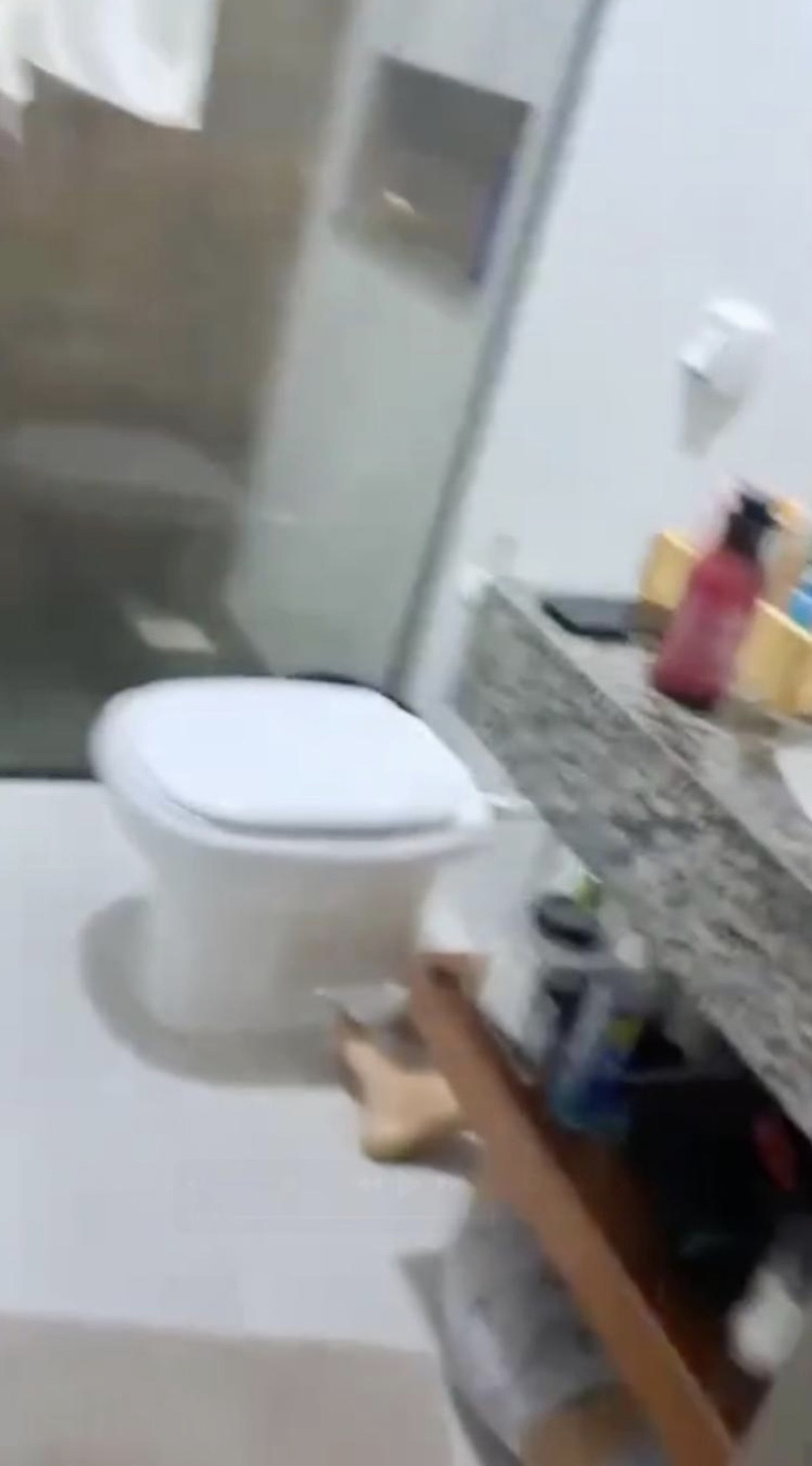 Papaz genç kadınla yarı çıplak yakalandı: Nişanlısı evi bastı - Resim : 3