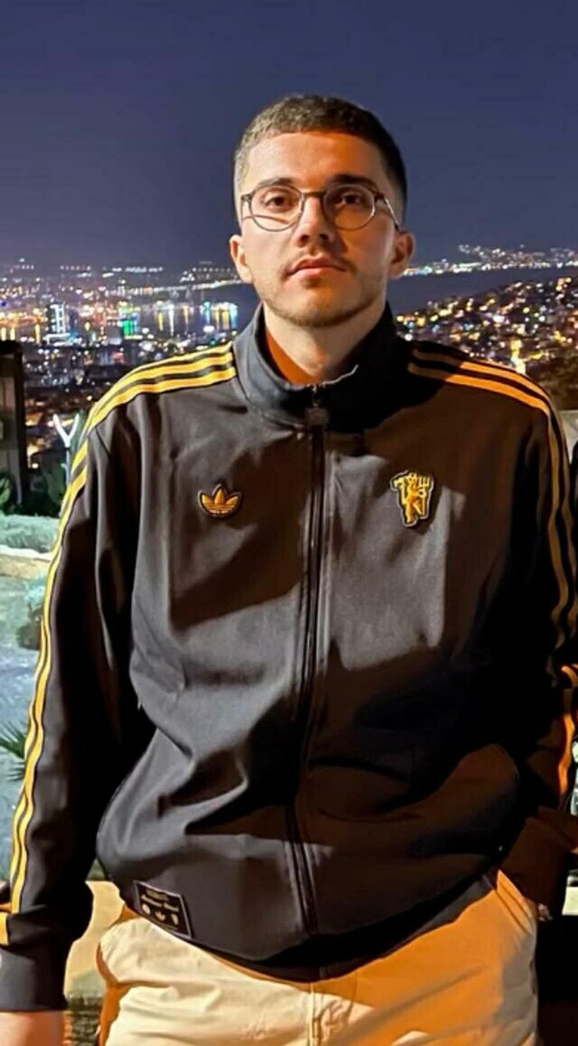 İşe giden gence pusu: Evinin &ouml;n&uuml;nde &ouml;ld&uuml;r&uuml;ld&uuml; - Resim : 1