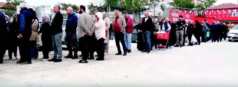 Bayram öncesi ucuz et kuyruğu - Resim : 1