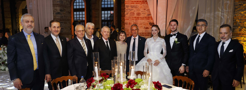 İsmail Yüksek, dünyaevine girdi: Nikah şahitliğini Aziz Yıldırım ve Ali Koç yaptı - Resim : 4