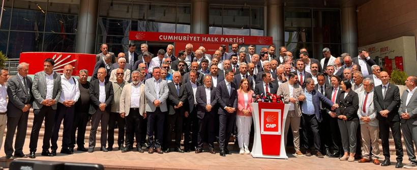 CHP’de olağanüstü kurultay için 833 delegenin imzası Genel Merkez’e götürüldü - Resim : 1