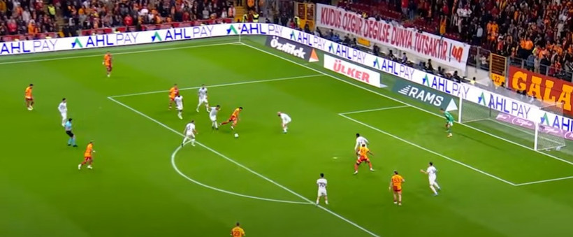 Galatasaray-Samsunspor maçındaki tartışmalı pozisyonun VAR kaydı açıklandı - Resim : 1