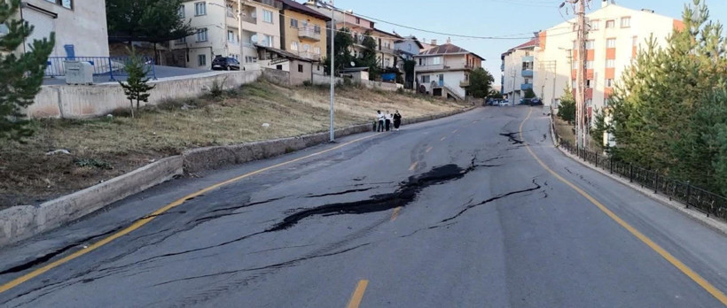 İspir'de heyelan: 70 ev boşaltıldı - Resim : 2