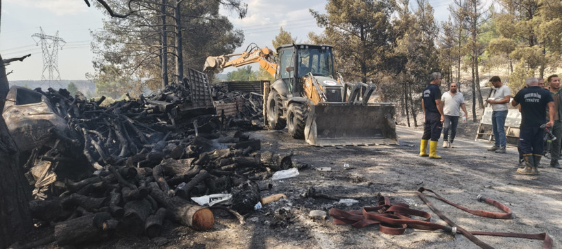 Silifke’de feci kaza: 1 kişi öldü, araçlar alev aldı, yangın ormana sıçradı - Resim : 1