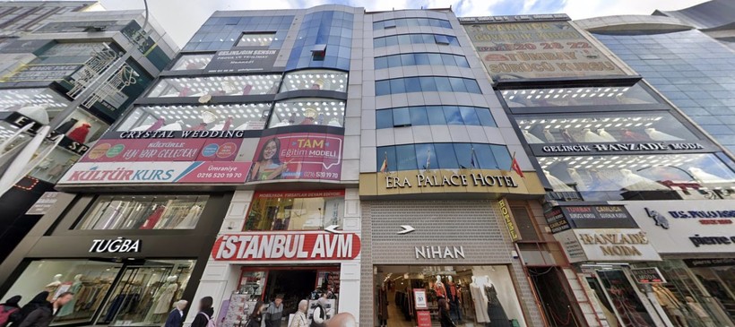 Gelinlik mankenlerinin istila ettiği cadde! - Resim: 5