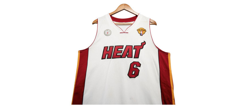 LeBron James’in çalınan forması önce 100 bin sonra 3.7 milyon dolara satıldı - Resim : 1