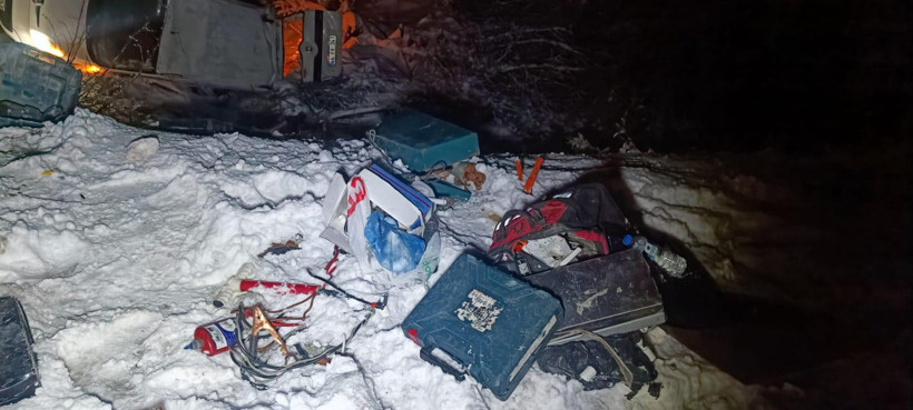 Elazığ'da kaza: Şarampole uçup can verdi - Resim : 1