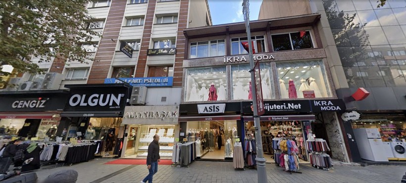 Gelinlik mankenlerinin istila ettiği cadde! - Resim: 19