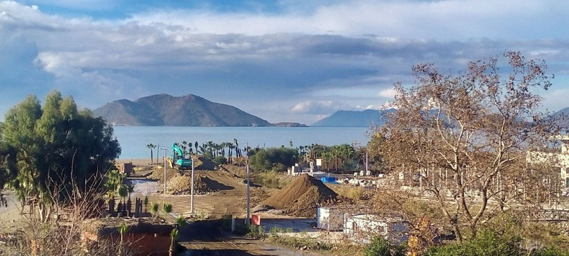 Plajda kıyım: Fatura kesildi, yıkım kararı alındı - Resim: 1