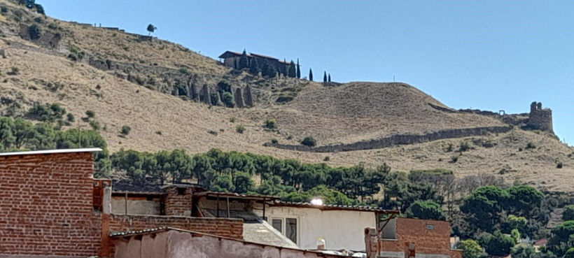 Bergama'da 220 yıllık şapel satışta: 20 yıl Alman arkeolog yaşadı - Resim : 1