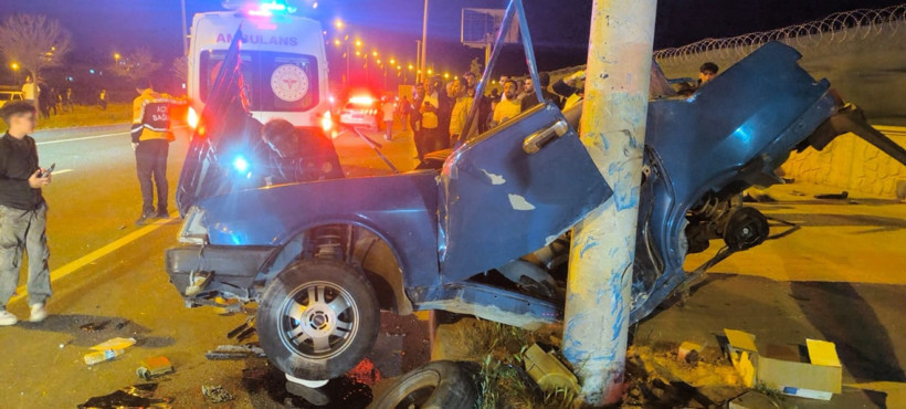 Mardin'de feci kaza: Kağıt gibi ezilen araçtan sağ çıktı - Resim : 2