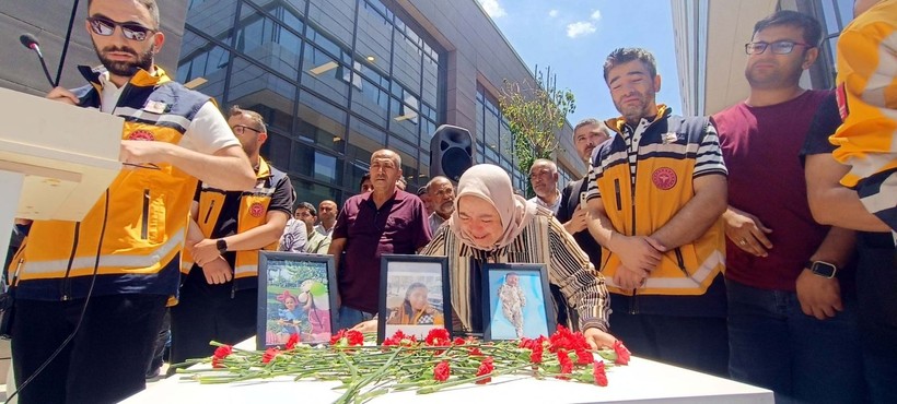 Tarifsiz acı: Eşi ve çocuklarını sedyeden uğurladı - Resim: 3