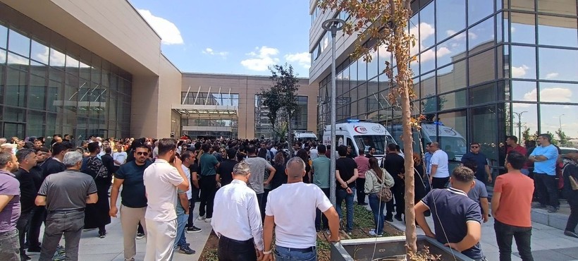 Tarifsiz acı: Eşi ve çocuklarını sedyeden uğurladı - Resim: 7