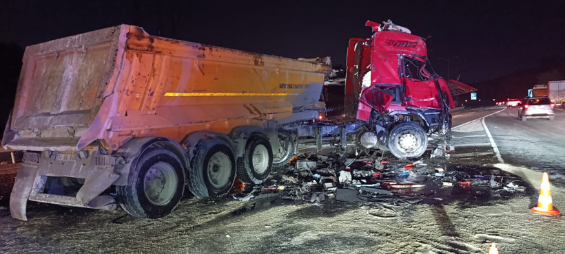 Kamyonetin altında ezilip öldü - Resim : 2
