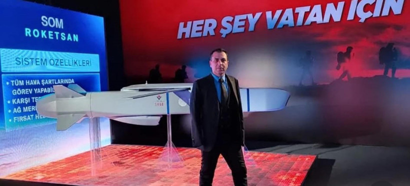 İki kolunu kaybetti, hayata küsmedi Kaan uçağının görsel modelleyicisi oldu - Resim : 2
